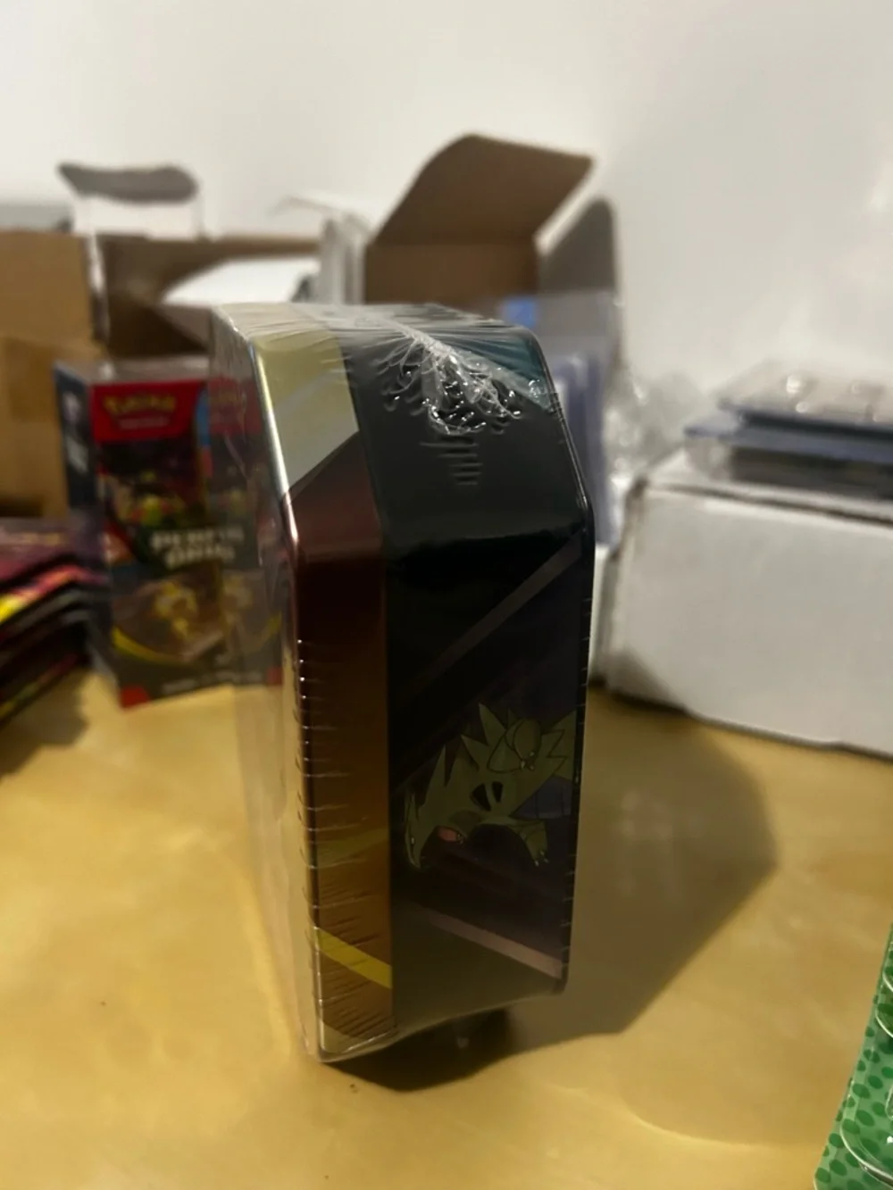 Pokemon Tin - Brown and Gold Slaking Artwork